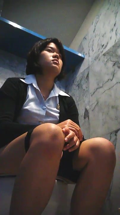 Thai girl toilet pooping - ThisVid.com