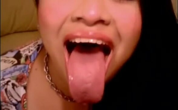 Latina Hot Mouth - Hot latina tongue play - ThisVid.com