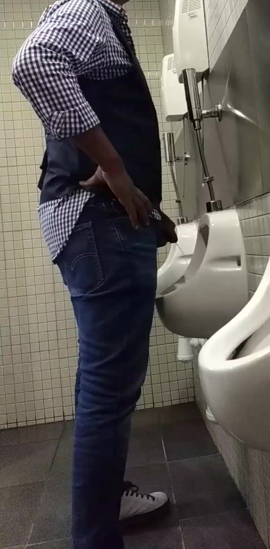 Spy man black piss toilet