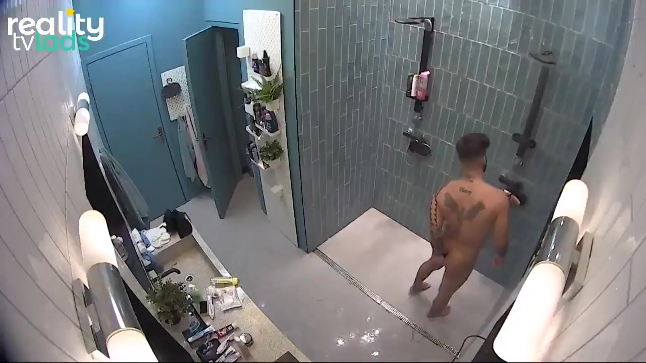 ValoVilag - BB - Nude Shower