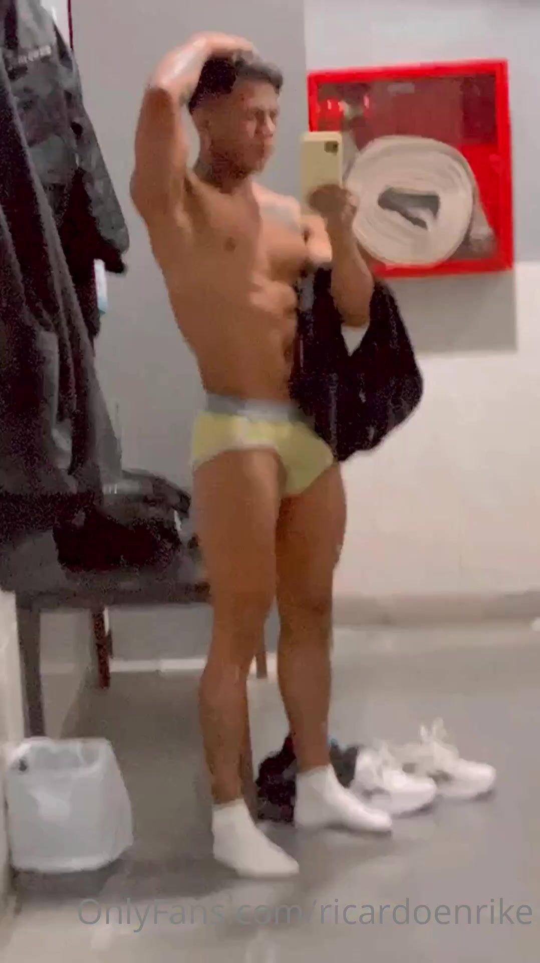 Instagram Latin Boy Shows Bulges and Takes Shower pic