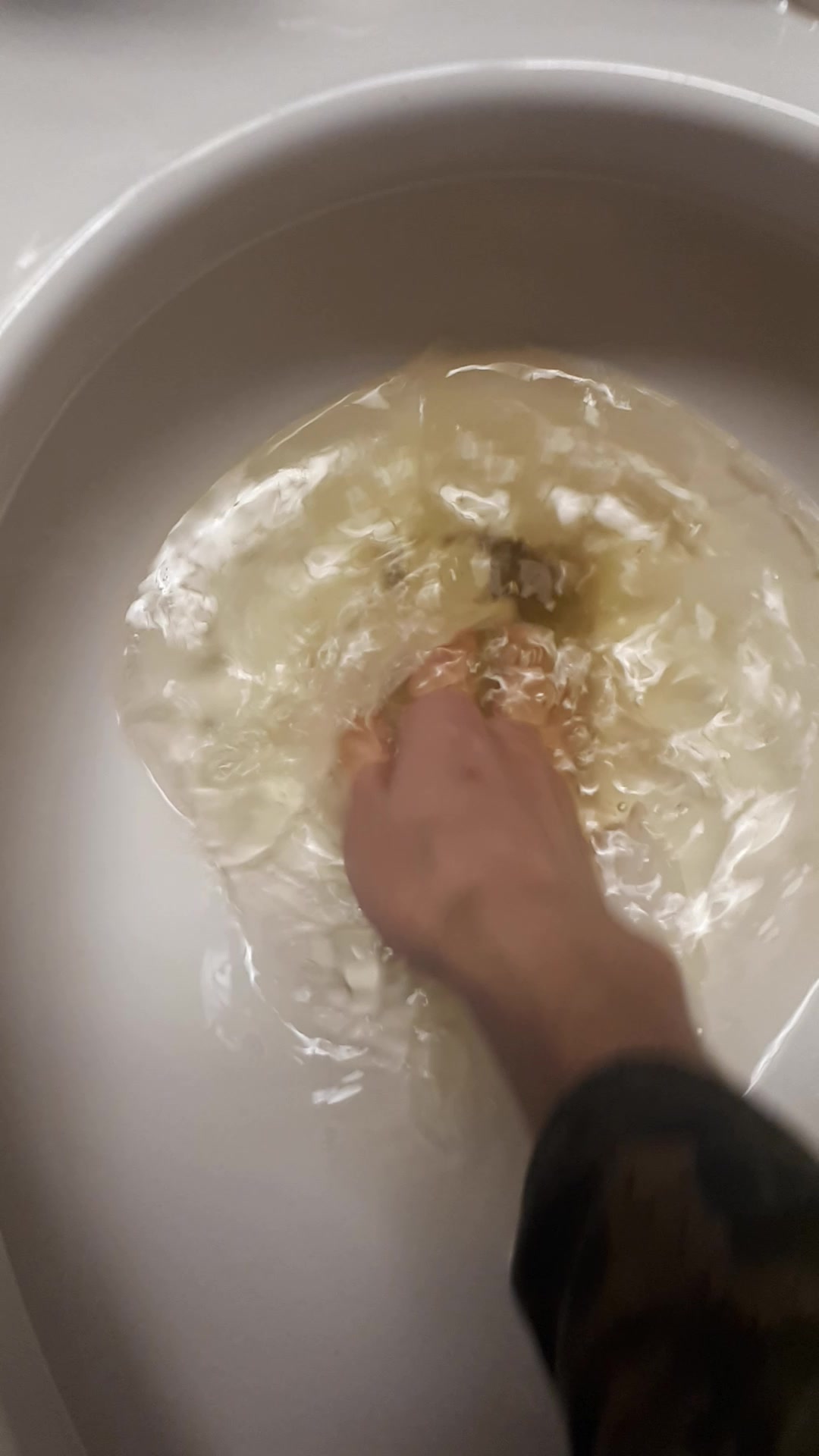 Licking piss off public toilet seat! ThisVid.com