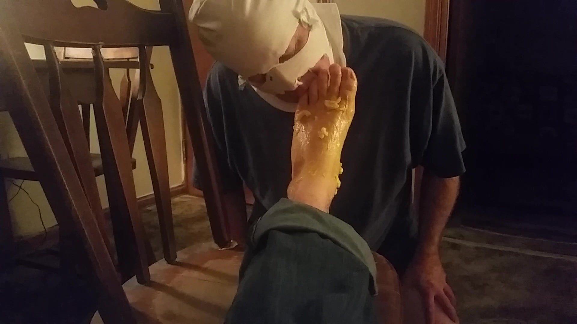 Mac n Cheese Feet Lick - ThisVid.com