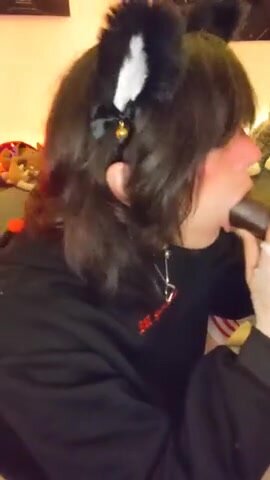I need a emo femboy like that to gag on my fat cock - ThisVid.com
