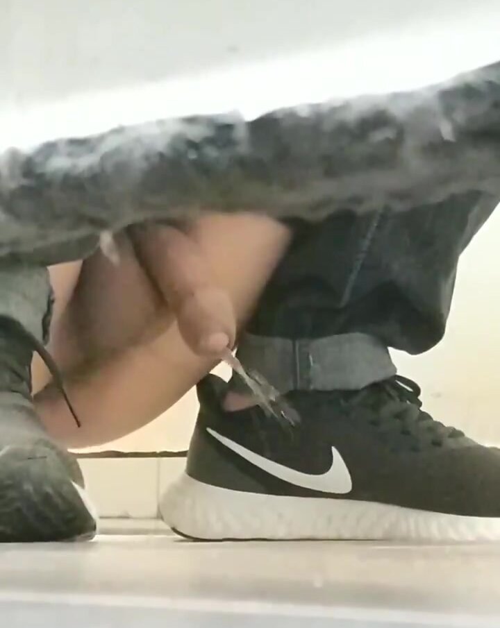 Spy squat toilet chinese - video 31 - ThisVid.com