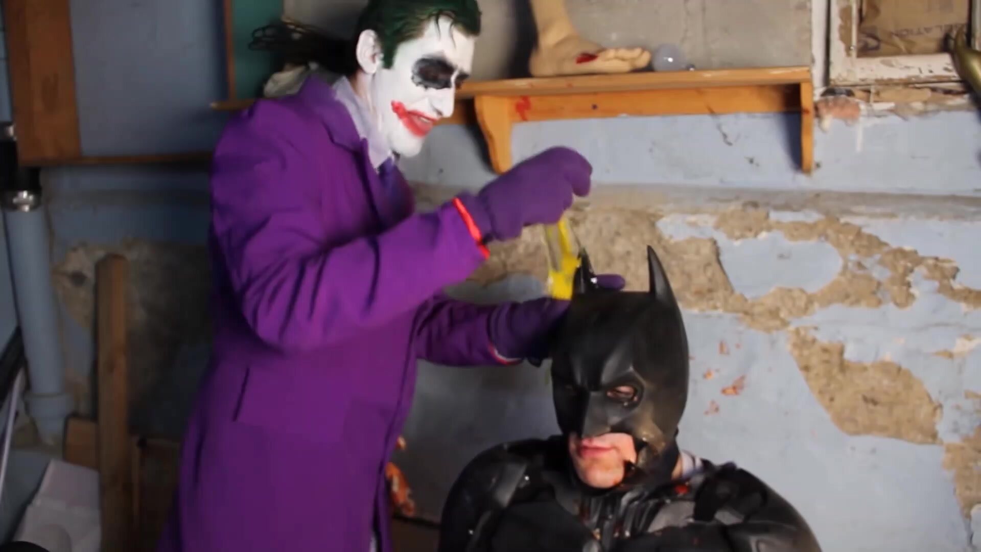 Batman gunged by Joker - ThisVid.com