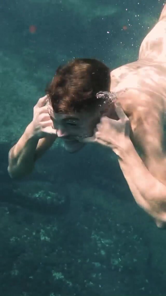 640px x 1138px - Underwater naked model - ThisVid.com