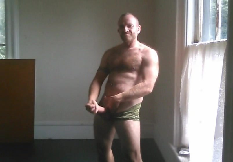 Muscle Morning Wood ⋆ Dickshots.com - Gay amateur dick pics.
