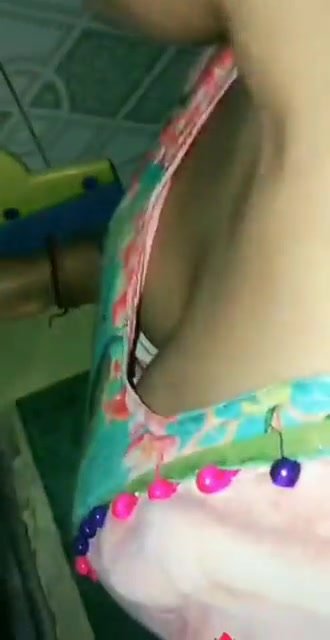 330px x 640px - Desi downblouse andcleavage - ThisVid.com