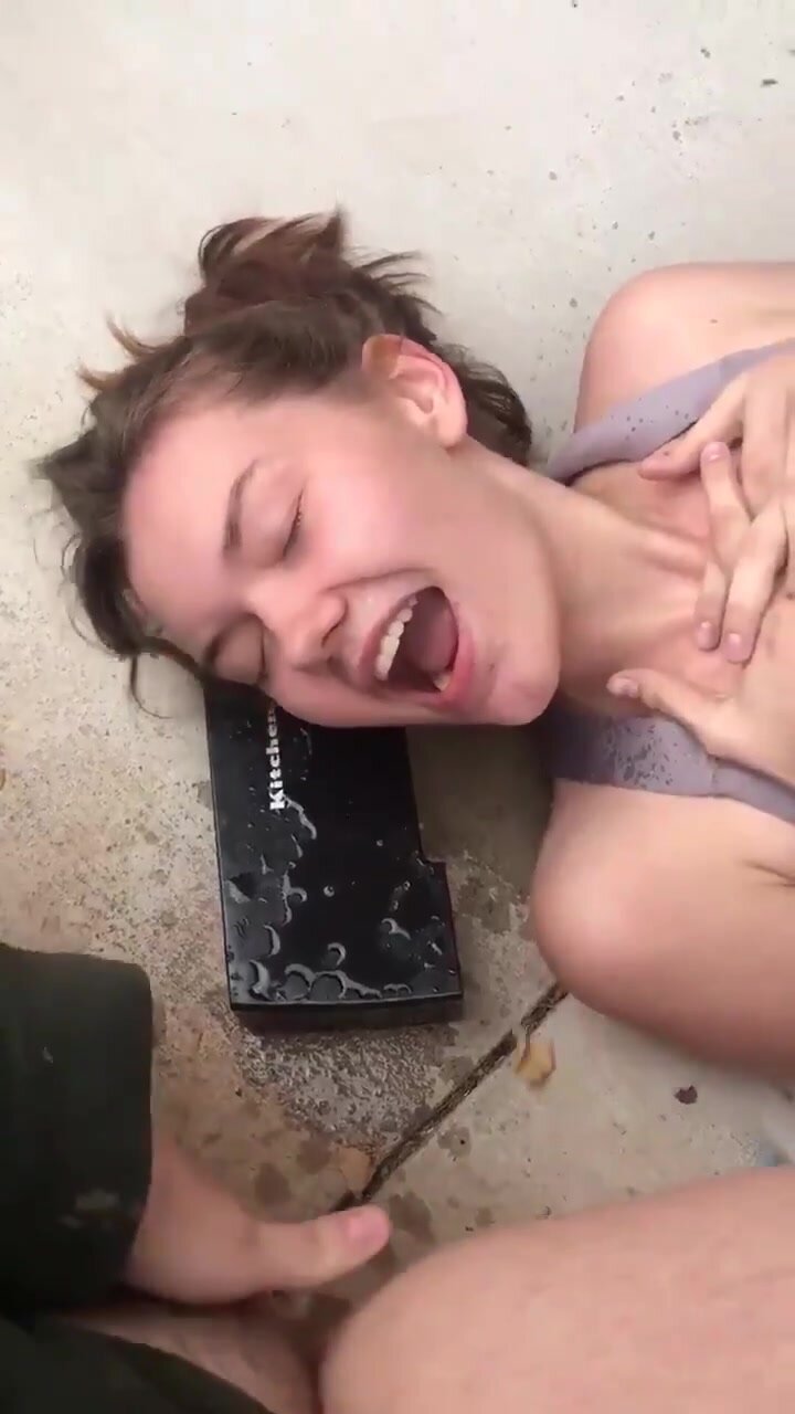 720px x 1280px - Girl pissing to her girlfriend - ThisVid.com