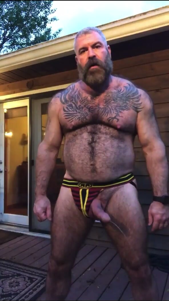 592px x 1055px - Daddy Bear Piss For His Boy - ThisVid.com