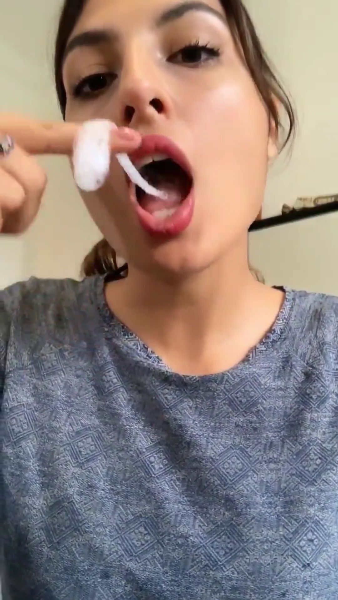 Spitting girl - video