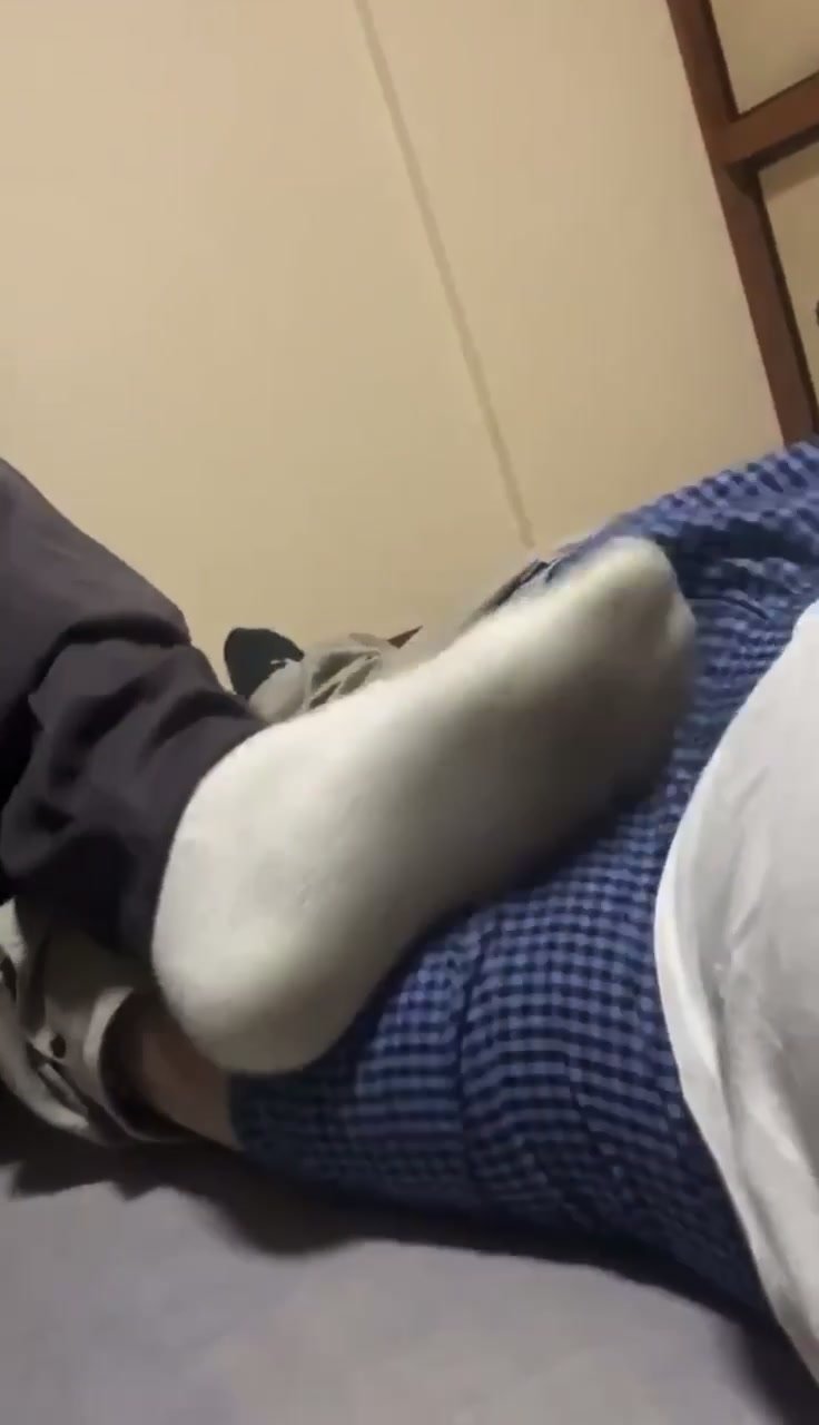 Massage cock with feet - ThisVid.com