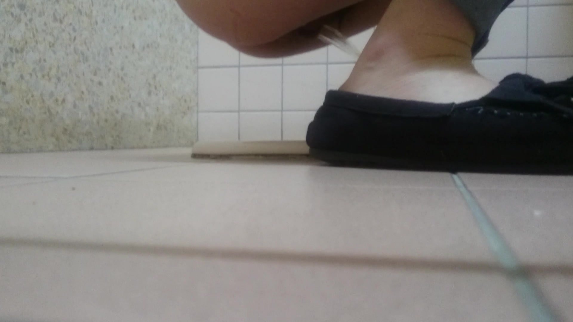 Japanese toilet voyeur - video 196 - ThisVid.com