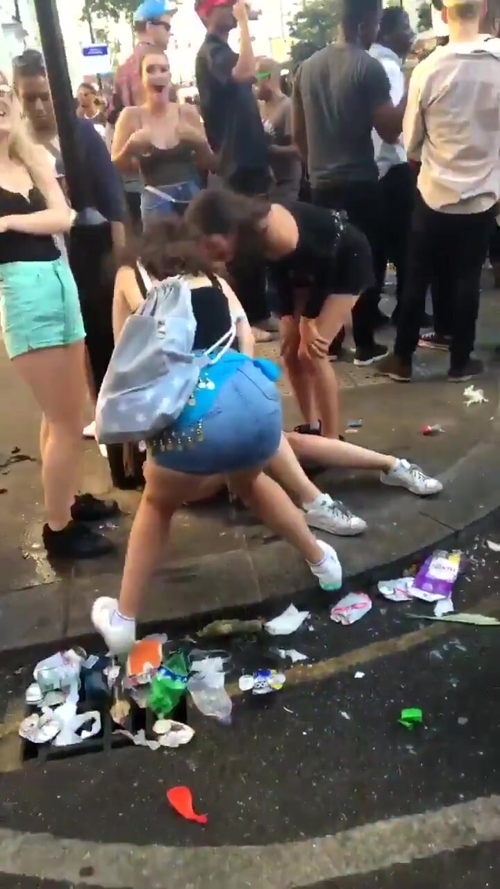 Girl pees on sidewalk in crowd - ThisVid.com