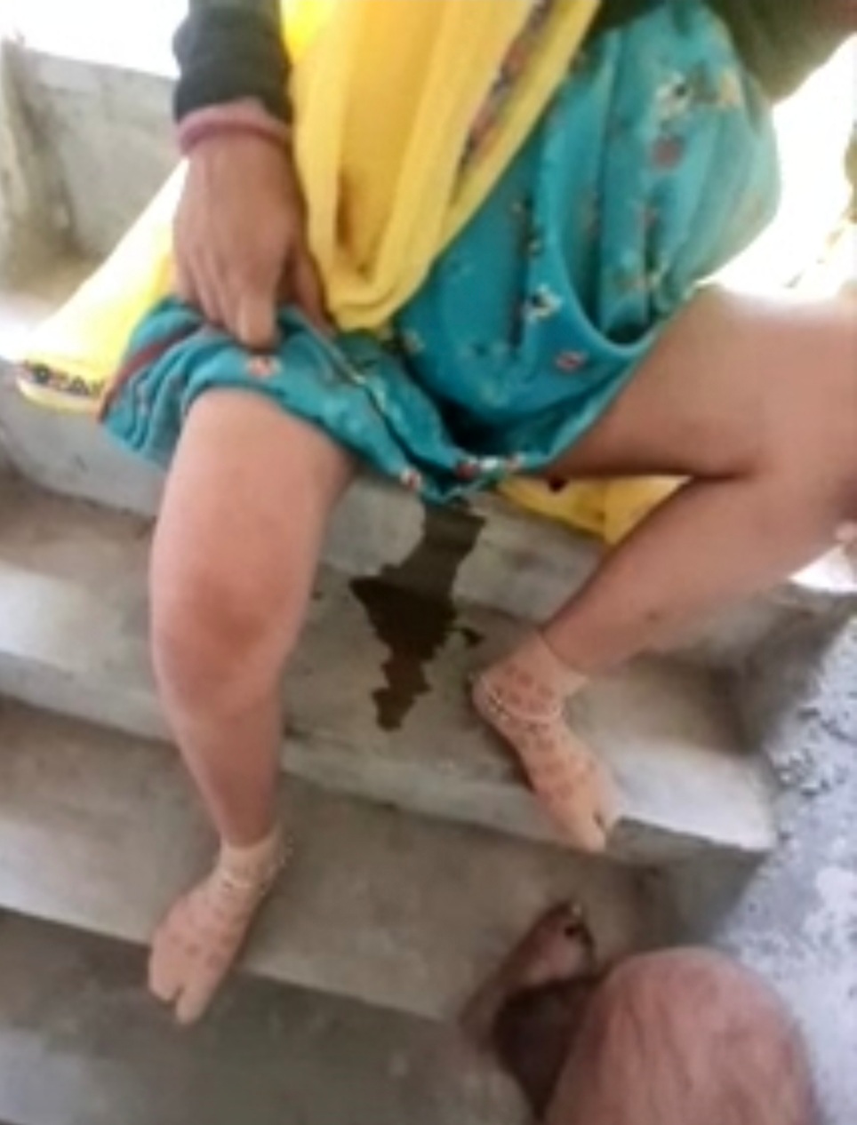 My desi pregnant wife anjali pissing in saree on stairs image