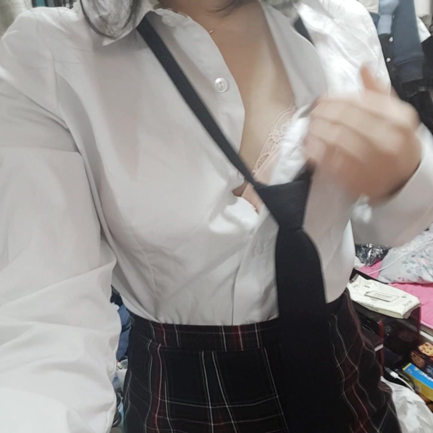 Korean femdom 욕하면서 침뱉는 영상 - ThisVid.com