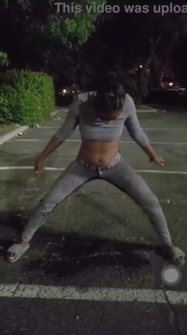 Black girl pees her jeans - ThisVid.com