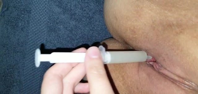 640px x 304px - Injecting cum from a used Condom in my Pussy - ThisVid.com