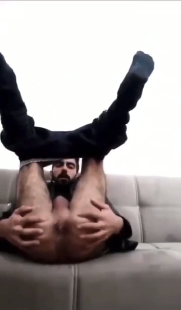 Straight hairy Turkish guy showing hairy asshole - ThisVid.com 中文