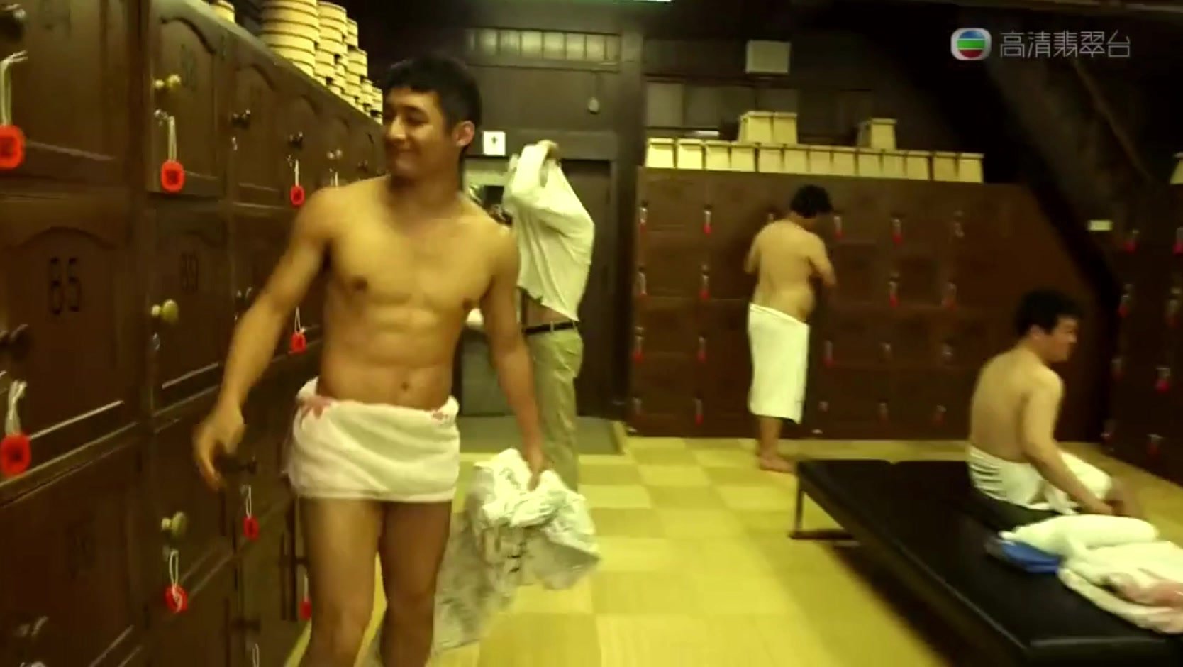 Actor nude in Japan Onsen - ThisVid.com