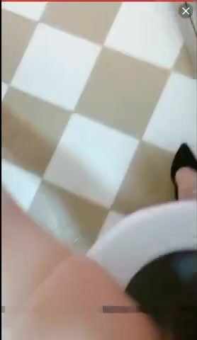 胯下口舌伺候，强制圣水羞辱 - ThisVid.com