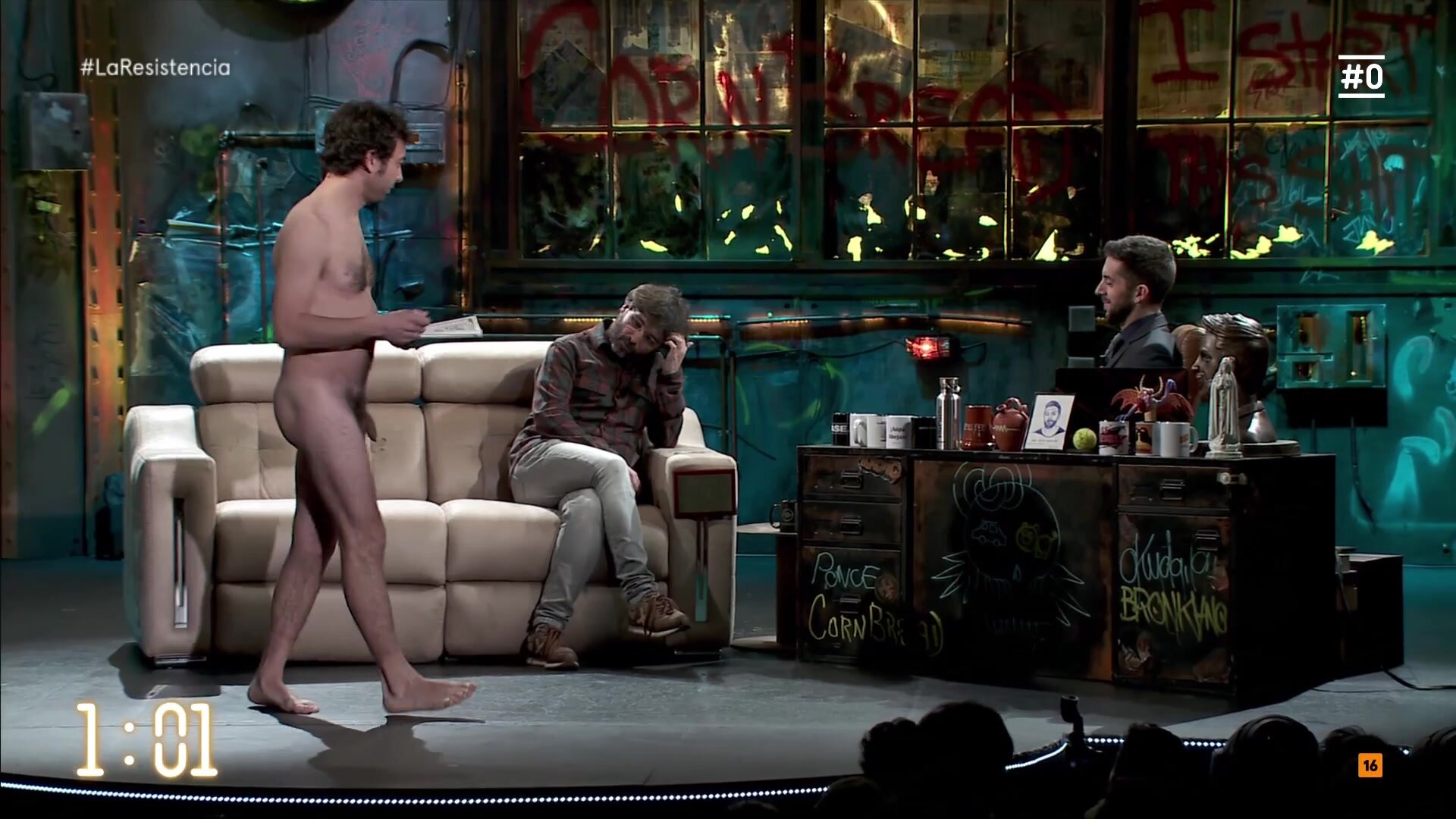 Nude guy in Spanish TV show - ThisVid.com