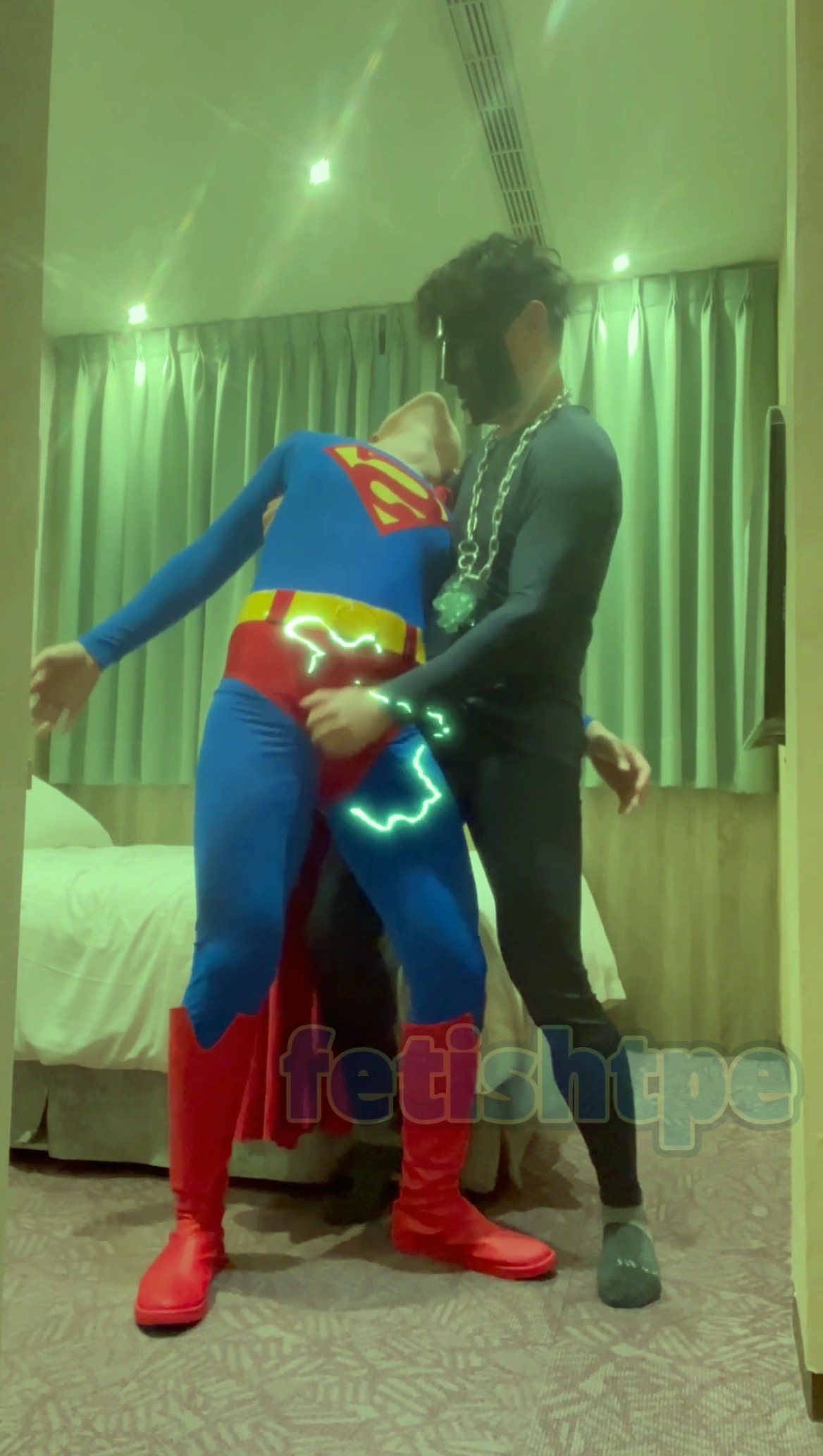 Superman Bondage Porn - Superman attacked Part 1 of 4 - ThisVid.com