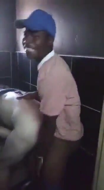 White Toilet Interracial - Caught Interracial South Afriacans hook up in Bathroom - ThisVid.com
