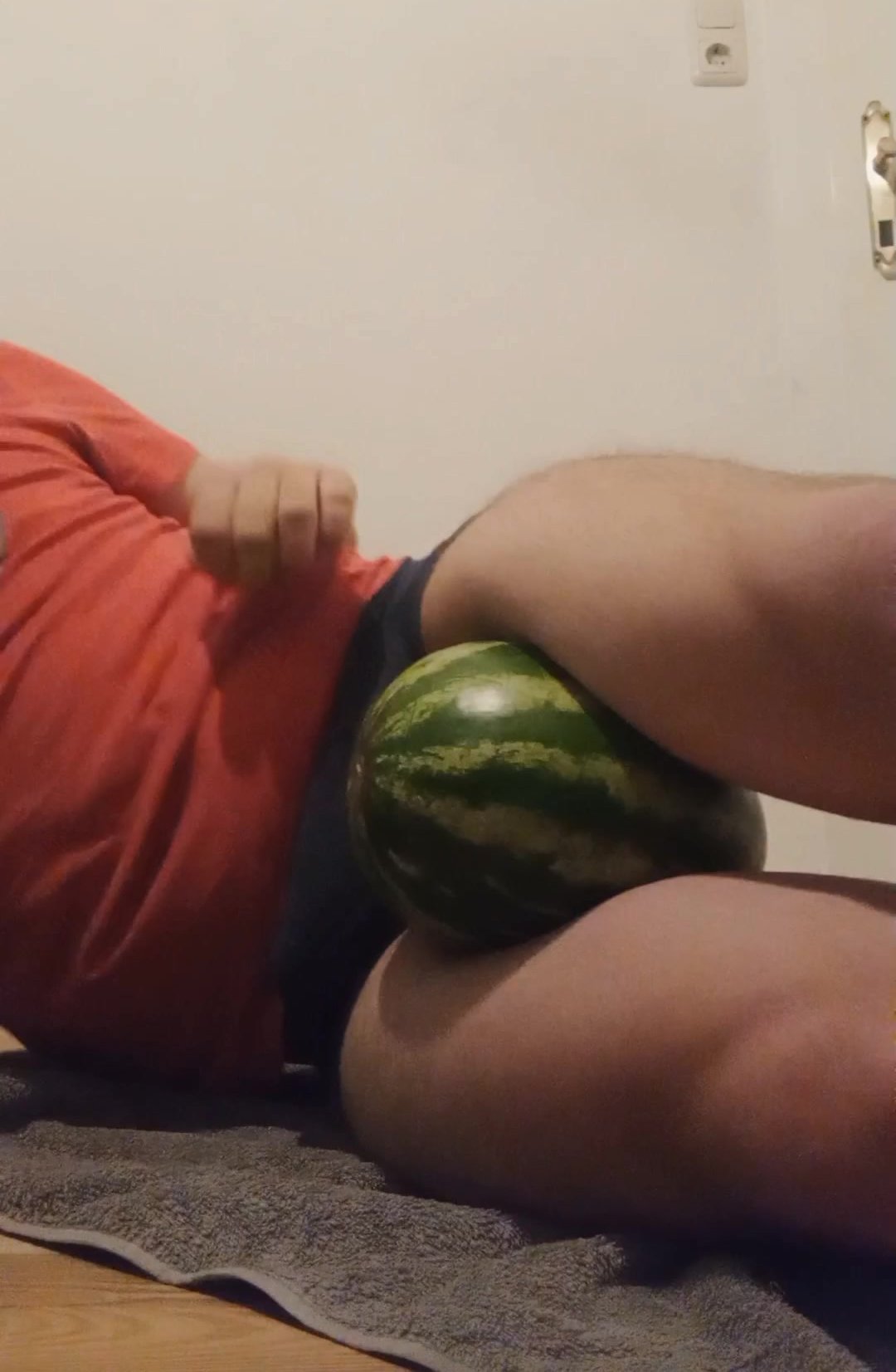 Massive Thighs crushing melon in headscissors - ThisVid.com