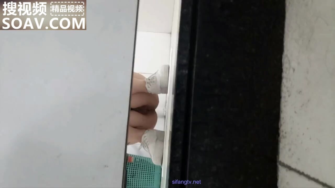 Chinese girl poop in toilet - video 15