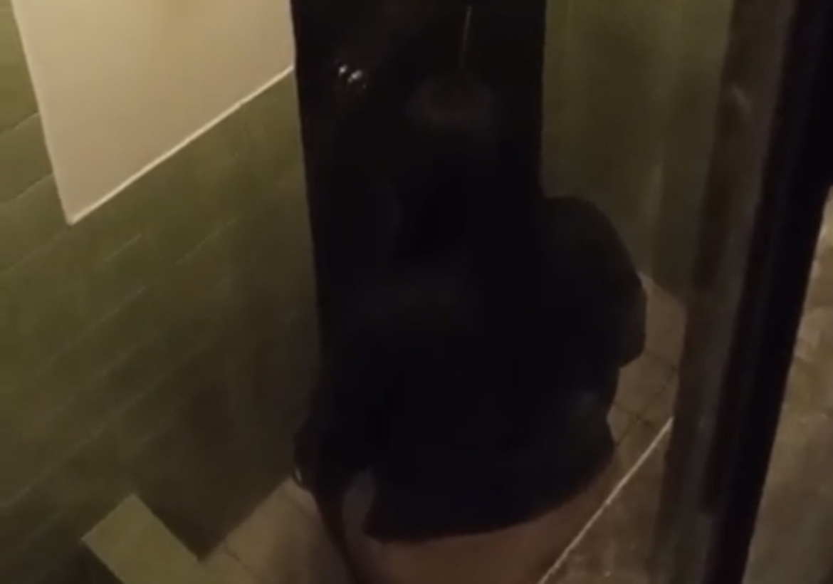 Girl toilet spy - video 2 - ThisVid.com em inglês