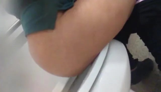 Hidden cam caught girl having diarrhea - ThisVid.com