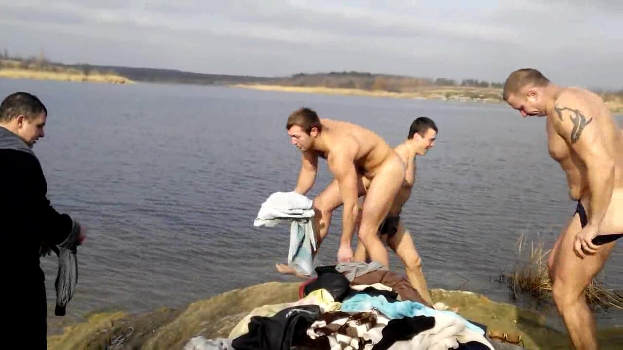 Hunks skinny dipping - video 2 picture