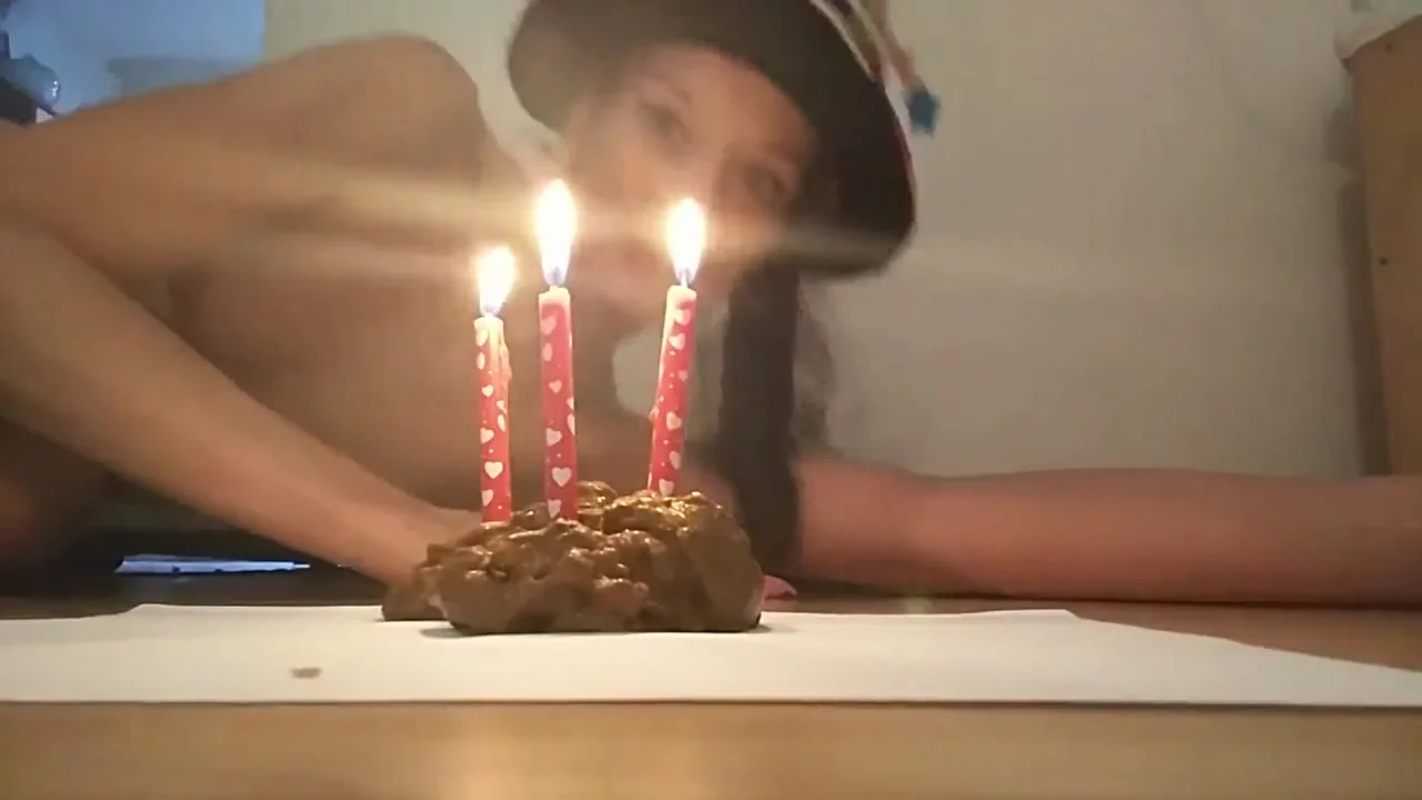 Porn Girl Birthday Cake - Girl-Scat-birthday-cake - ThisVid.com