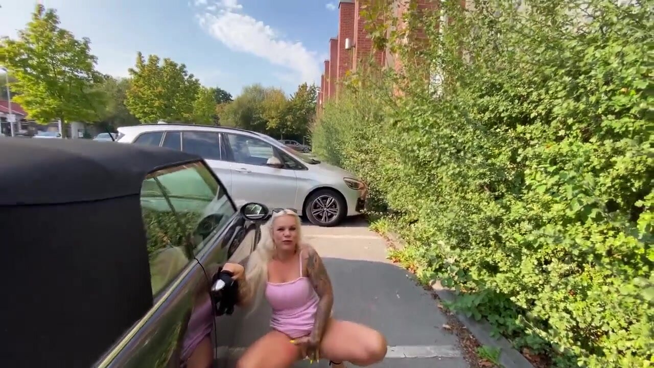 Shitting in public. - ThisVid.com