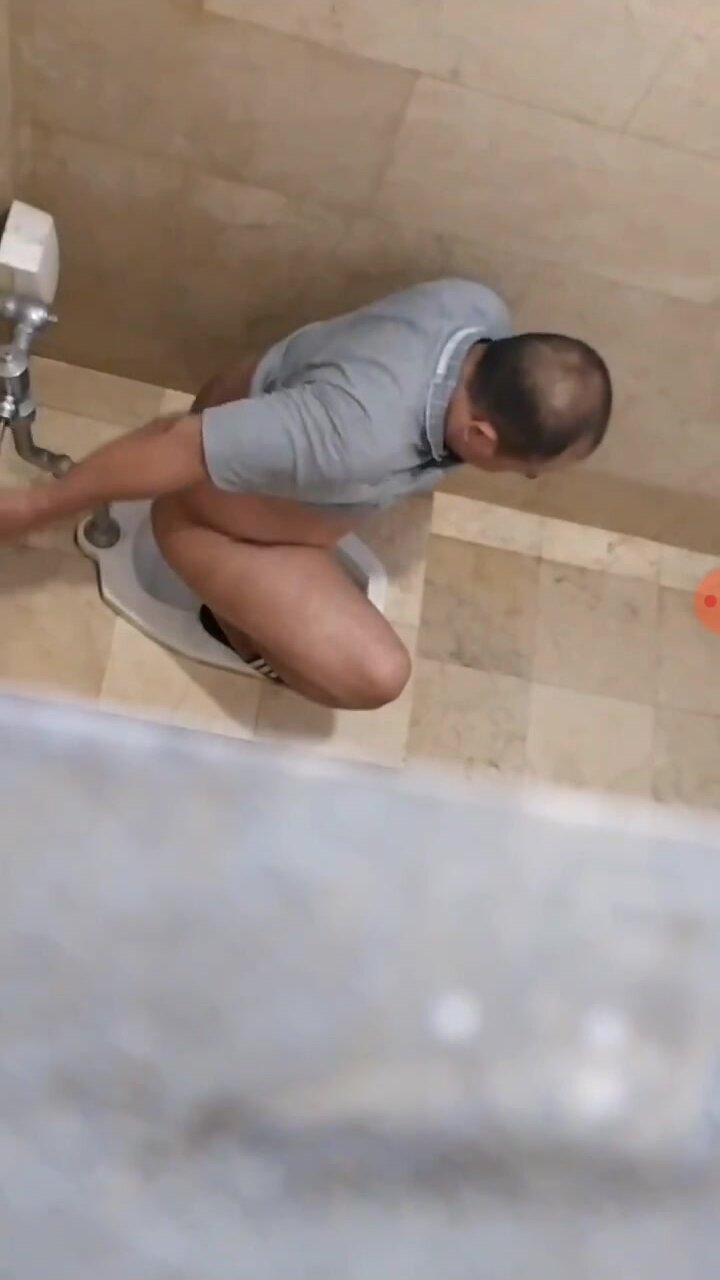 Squat Toilet Old Man - ThisVid.com