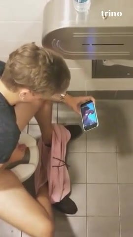 TOILET SPYCAM - VIDEO 10 - ThisVid.com