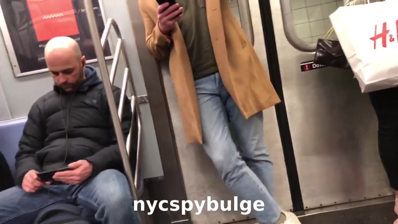 Bulge spying - subway - ThisVid.com