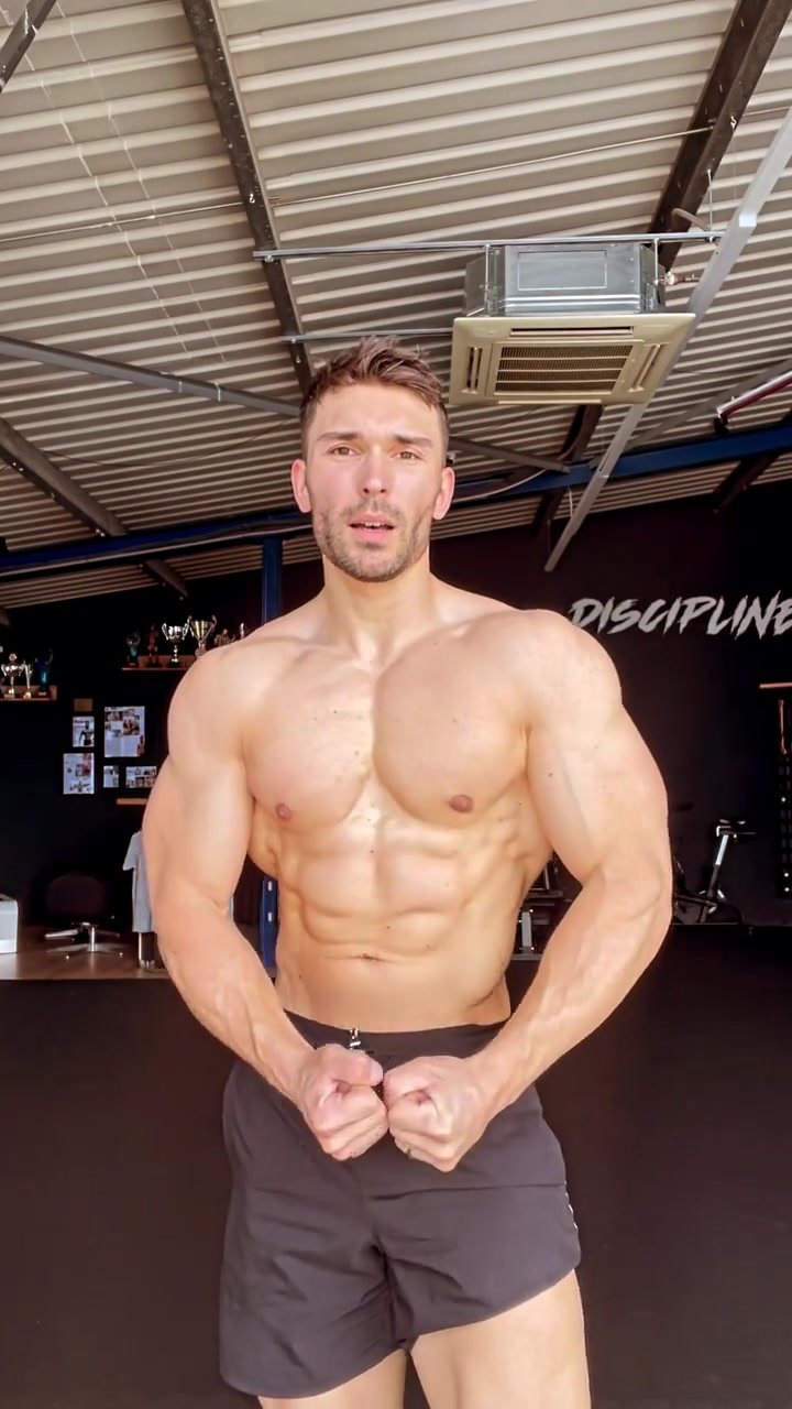 THICK and MEATY and BEEFY and BULGING HUNK! - ThisVid.com Türkçe