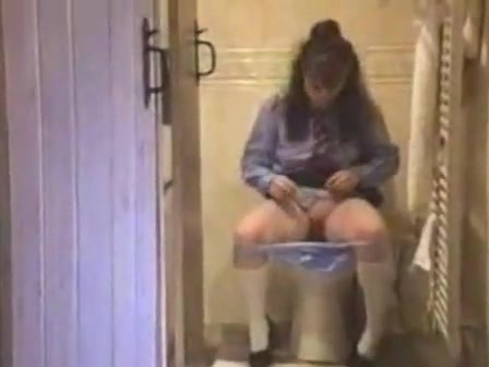 Vintage Toilet Porn - Retro video of girl on toilet - ThisVid.com