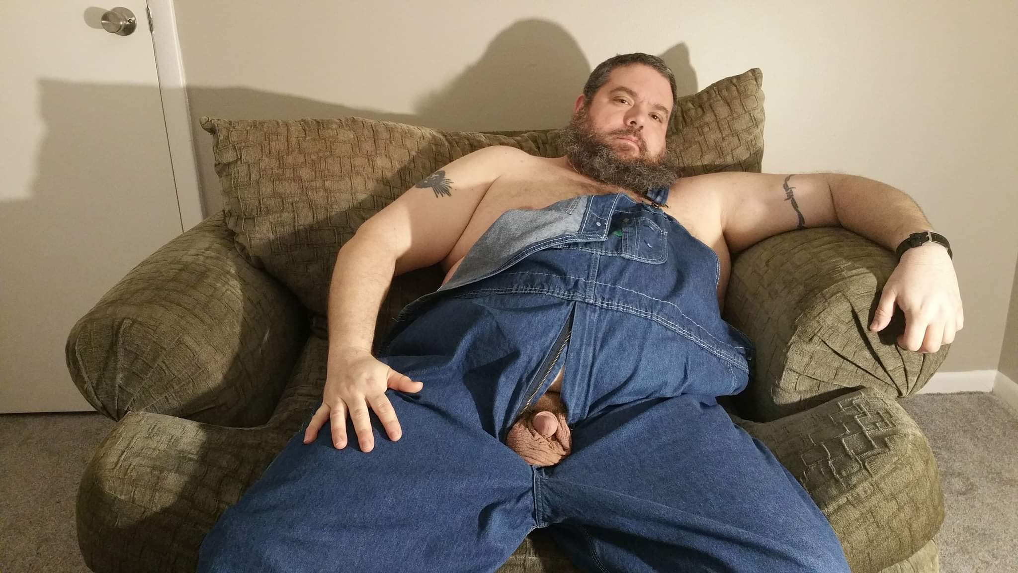 Overalls Porn - Bear Jacks Off In Overalls - ThisVid.com