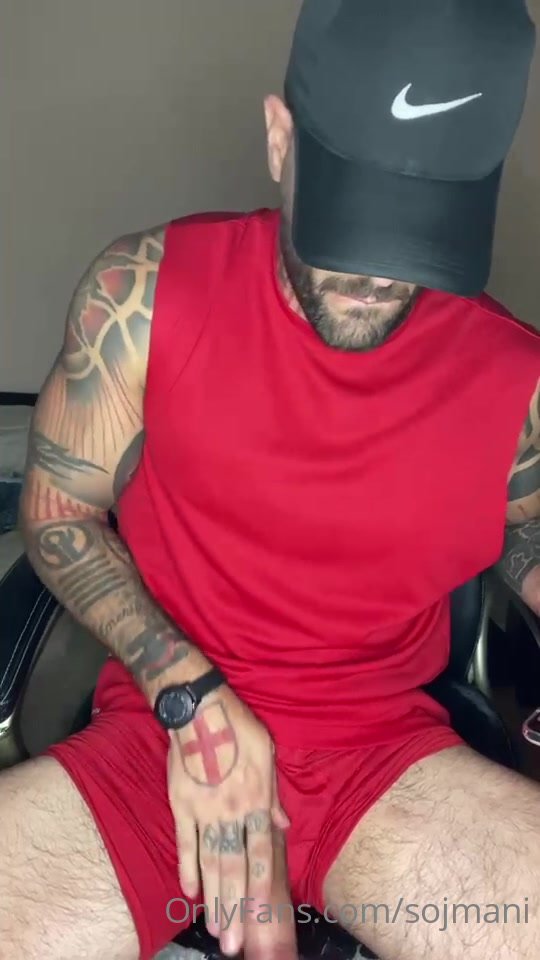 Tatted Muscle Hunk Jerks off ThisVid com 