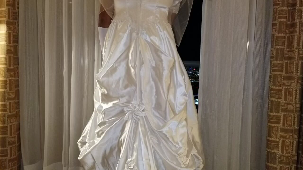 Pee in wedding dress