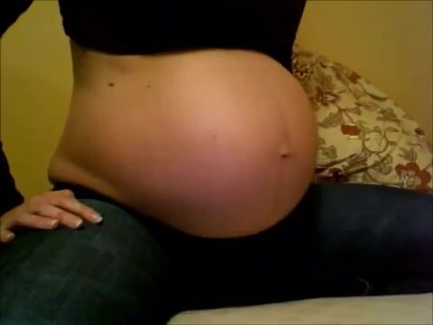 Pregnant Belly Roll ThisVid com em inglês 