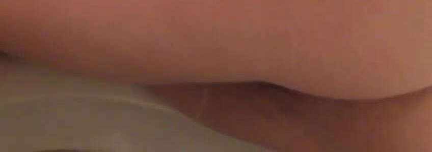 Queen Lusy - Sexy Queen takes a big dump - ThisVid.com