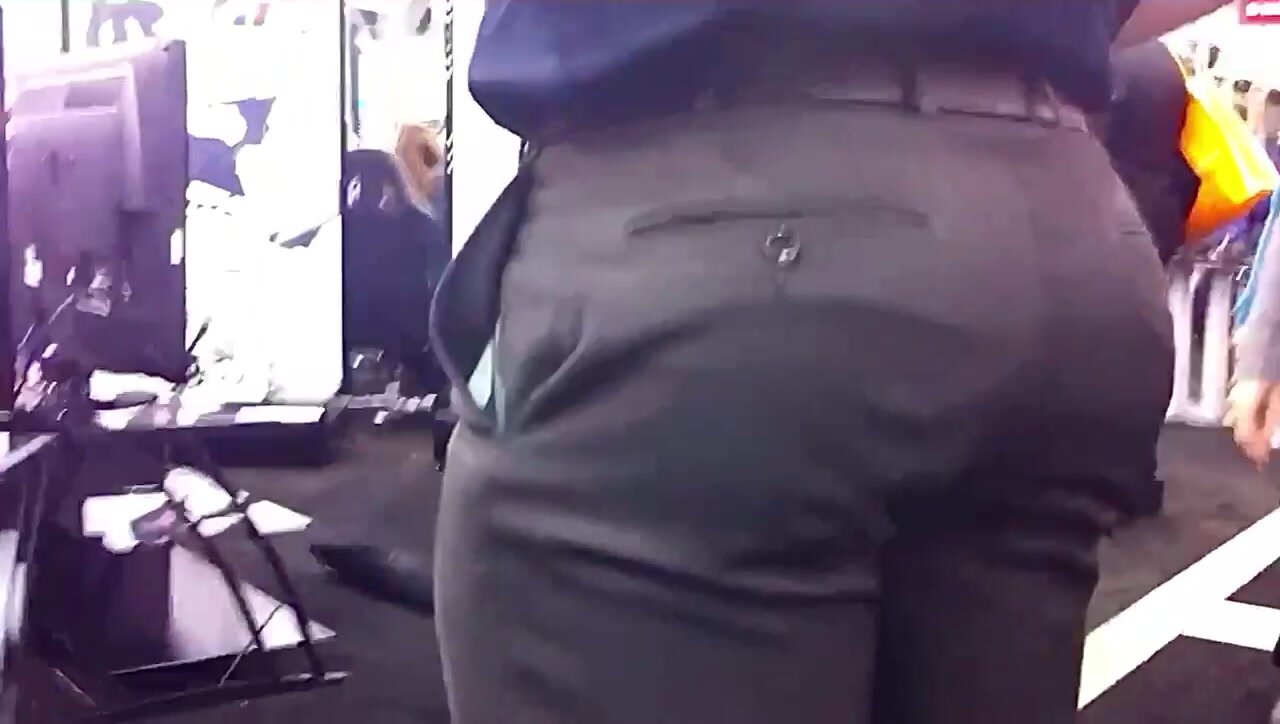 Bubblebutt guy suit - ThisVid.com em inglês