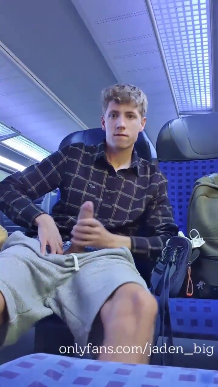 Risky handjob on a public transportation ThisVid com Türkçe 