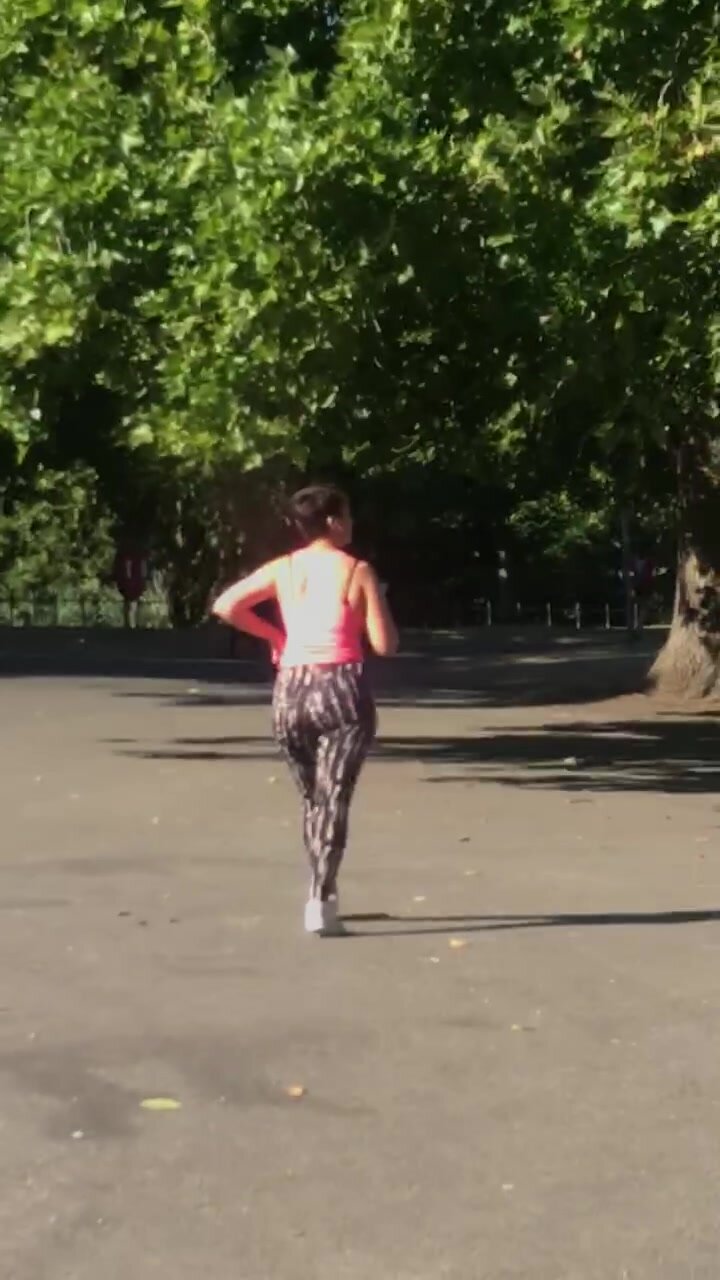 Sexy ass milf in leggings walking in public - ThisVid.com