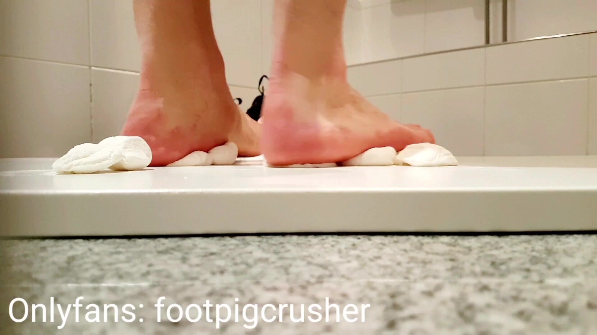 Crushing marshmellows under my naked foot soles - ThisVid.com em inglês